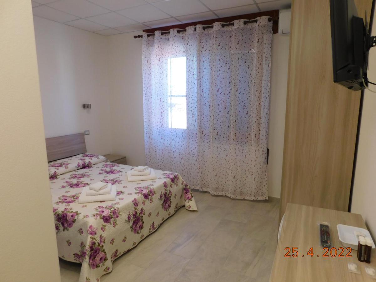 B&B Divino Cabras Exterior photo