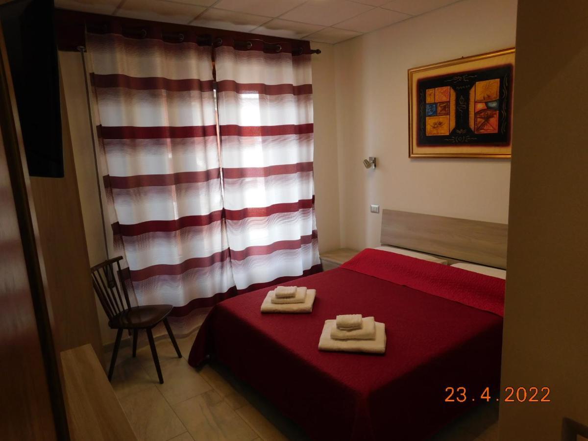 B&B Divino Cabras Exterior photo